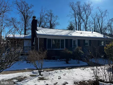 7043 Calamo St, Springfield, VA 22150