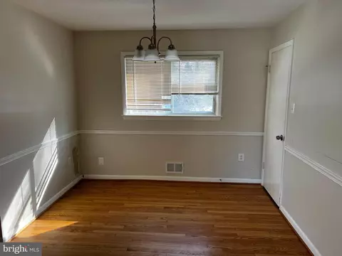 7043 Calamo St, Springfield, VA 22150 photo 4