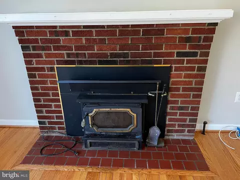 7043 Calamo St, Springfield, VA 22150 photo 3