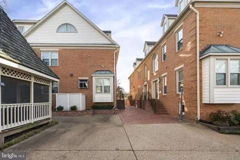 Exterior - 1537 Cedar Ave, Mclean, VA 22101 photo 3 of 7