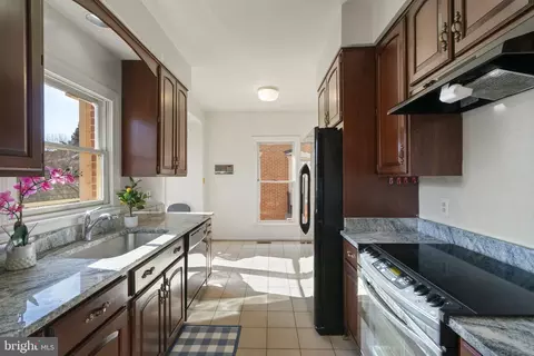 Kitchen - 1537 Cedar Ave, Mclean, VA 22101 photo 2 of 4