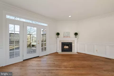 Living - 1537 Cedar Ave, Mclean, VA 22101 photo 4 of 4