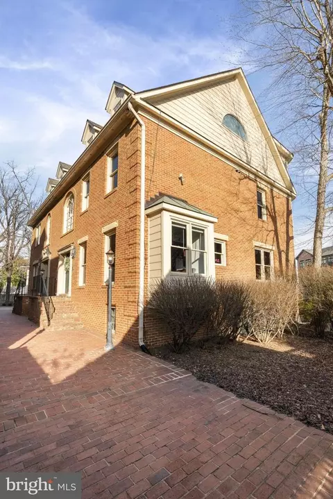 Exterior - 1537 Cedar Ave, Mclean, VA 22101 photo 5 of 7