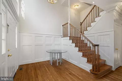 Entry Way - 1537 Cedar Ave, Mclean, VA 22101 photo 2 of 7