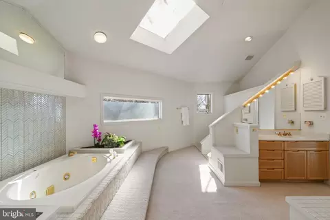 Bath - 1537 Cedar Ave, Mclean, VA 22101 photo 5 of 10