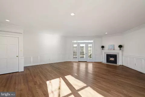 Living - 1537 Cedar Ave, Mclean, VA 22101 photo 3 of 4