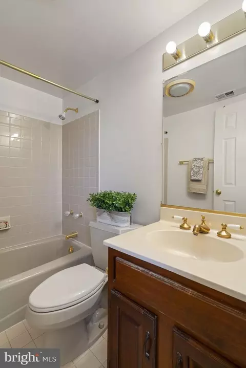 Bath - 1537 Cedar Ave, Mclean, VA 22101 photo 2 of 10