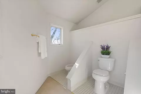 Bath - 1537 Cedar Ave, Mclean, VA 22101 photo 8 of 10