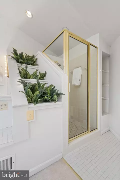 Bath - 1537 Cedar Ave, Mclean, VA 22101 photo 7 of 10