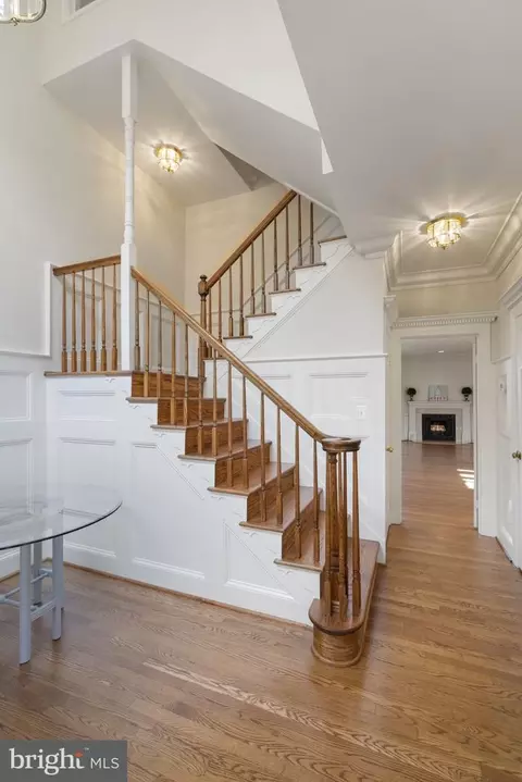 Entry Way - 1537 Cedar Ave, Mclean, VA 22101 photo 3 of 7