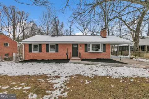 7623 Long Pine Dr, Springfield, VA 22151