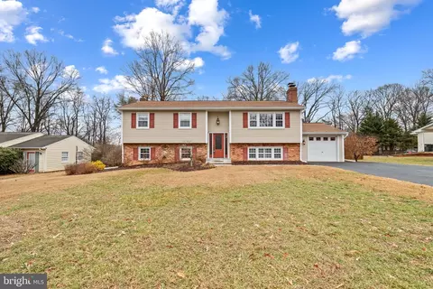 8116 Bard St, Lorton, VA 22079