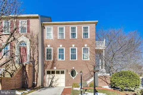 7449 Heatherfield Ln, Alexandria, VA 22315