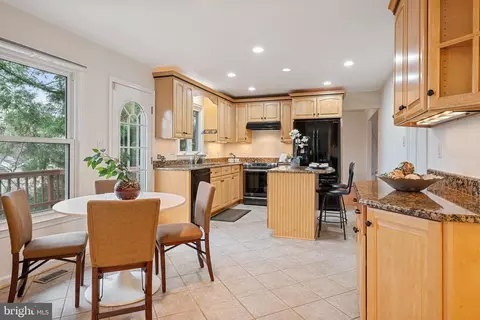 8858 Applecross Ln, Springfield, VA 22153 photo 17