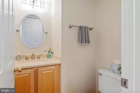 8858 Applecross Ln, Springfield, VA 22153 photo 32