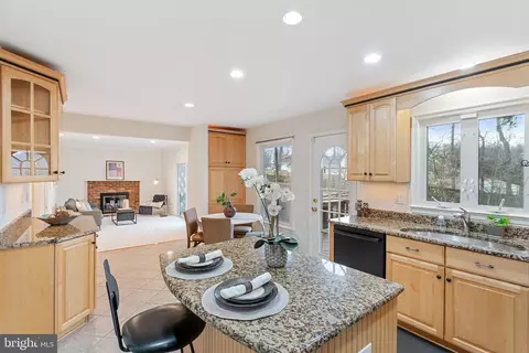 8858 Applecross Ln, Springfield, VA 22153 photo 12