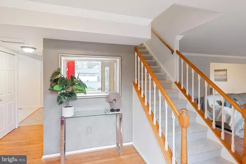 8858 Applecross Ln, Springfield, VA 22153 photo 4