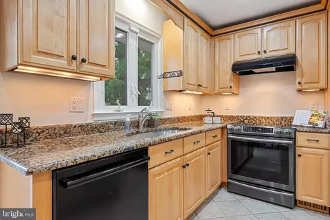 8858 Applecross Ln, Springfield, VA 22153 photo 14