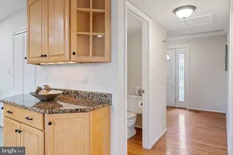 8858 Applecross Ln, Springfield, VA 22153 photo 16