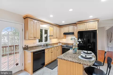 8858 Applecross Ln, Springfield, VA 22153 photo 13