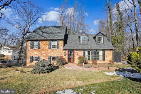 9538 Helenwood Dr, Fairfax, VA 22032