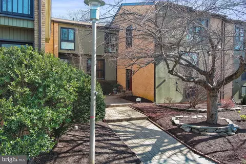 3137 Guysborough Dr, Fairfax, VA 22031