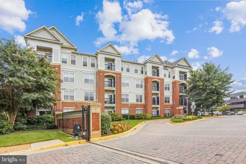 3851 Aristotle Ct #318, Fairfax, VA 22030