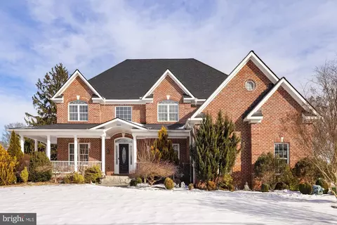 10102 Vale Rd, Vienna, VA 22181