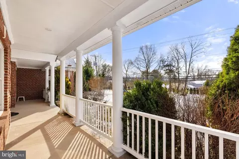 Exterior - 10102 Vale Rd, Vienna, VA 22181 photo 16 of 23