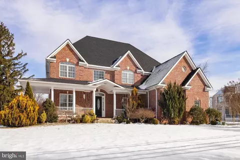 Exterior - 10102 Vale Rd, Vienna, VA 22181 photo 19 of 23