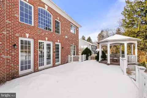 Exterior - 10102 Vale Rd, Vienna, VA 22181 photo 6 of 23