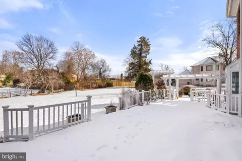 Exterior - 10102 Vale Rd, Vienna, VA 22181 photo 7 of 23