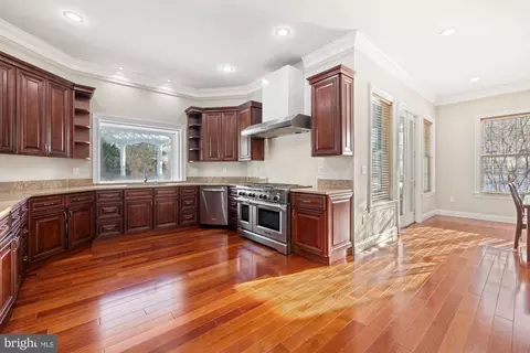 Kitchen - 10102 Vale Rd, Vienna, VA 22181 photo 4 of 4