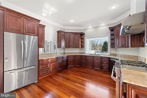 Kitchen - 10102 Vale Rd, Vienna, VA 22181 photo 2 of 4