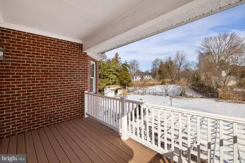 Exterior - 10102 Vale Rd, Vienna, VA 22181 photo 5 of 23
