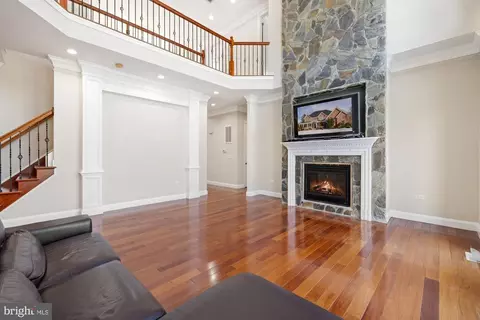 Living - 10102 Vale Rd, Vienna, VA 22181 photo 7 of 9