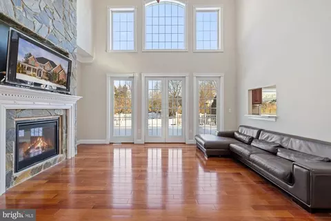 Living - 10102 Vale Rd, Vienna, VA 22181 photo 5 of 9