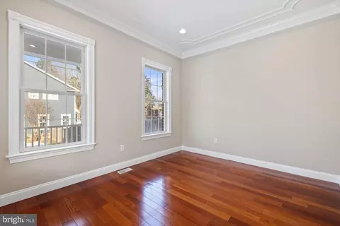 Living - 10102 Vale Rd, Vienna, VA 22181 photo 4 of 9