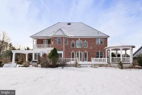 Exterior - 10102 Vale Rd, Vienna, VA 22181 photo 14 of 23