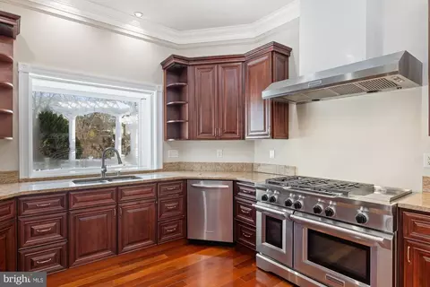 Kitchen - 10102 Vale Rd, Vienna, VA 22181 photo 3 of 4