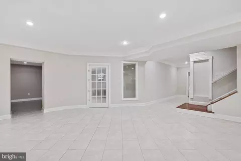 Living - 10102 Vale Rd, Vienna, VA 22181 photo 9 of 9