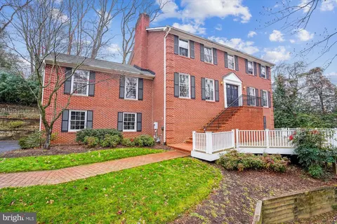 5850 Aspen Wood Ct, Mclean, VA 22101