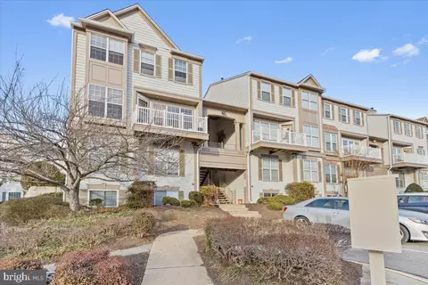 8246 Catbird Cir #101, Lorton, VA 22079