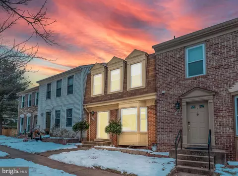 5710 Heritage Crossing Ct, Centreville, VA 20120