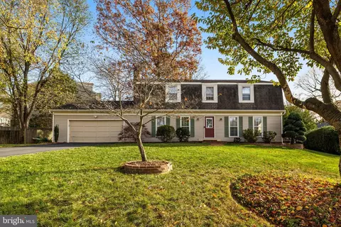 608 Sideling Ct NE, Vienna, VA 22180