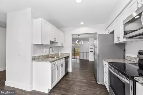11711 Decade Ct, Reston, VA 20191 photo 5