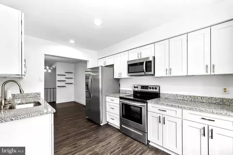 11711 Decade Ct, Reston, VA 20191 photo 2