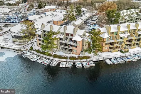 11284 Harbor Ct #11284, Reston, VA 20191