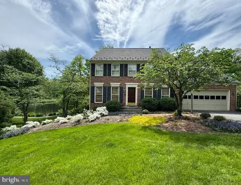 8414 Lake Crest Ter, Fairfax Station, VA 22039
