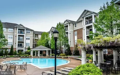 12949 Centre Park Cir #305, Herndon, VA 20171